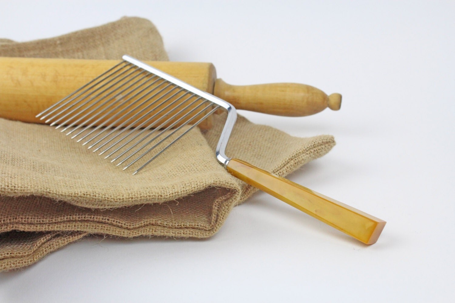 Bakelite Cake Breaker Butterscotch Yellow Cake Comb Schneider