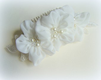 Ivory haircomb Bridal flower haircomb Romantic hairpiece Wedding hair accessory Bride comb
