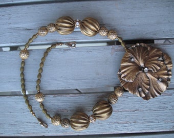 Gaudy Gold Necklace – 224