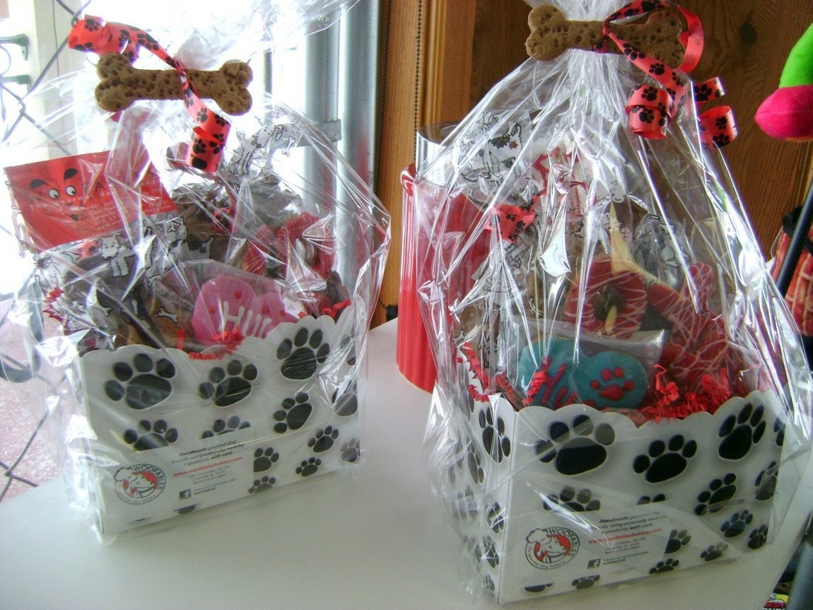 Home New Pet Basket Gourmet Dog Treats