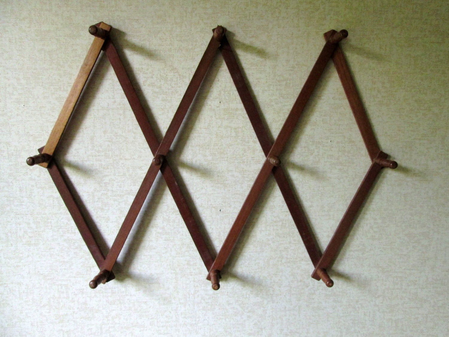 Accordion Wall Rack expanding wood peg rack key keeper jewelry