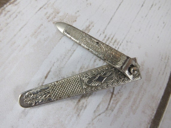 ANTIQUE Millers Forge 724 USA Fingernail Clippers Engraved