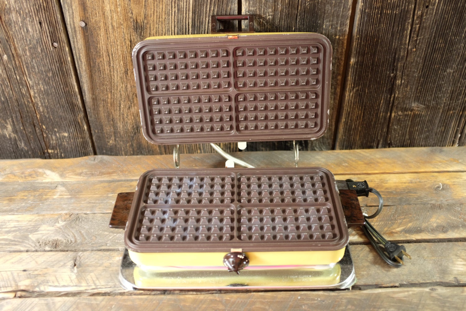 Vintage Toastess Model 562 toaster and waffle maker iron