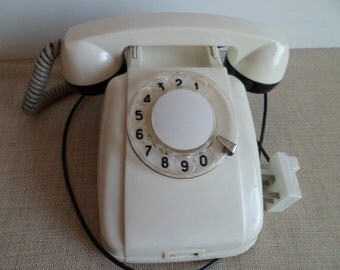 Vintage (1966) Creamy/ White Rotary Telephone.Retro rotary dial desk telephone. Working condition