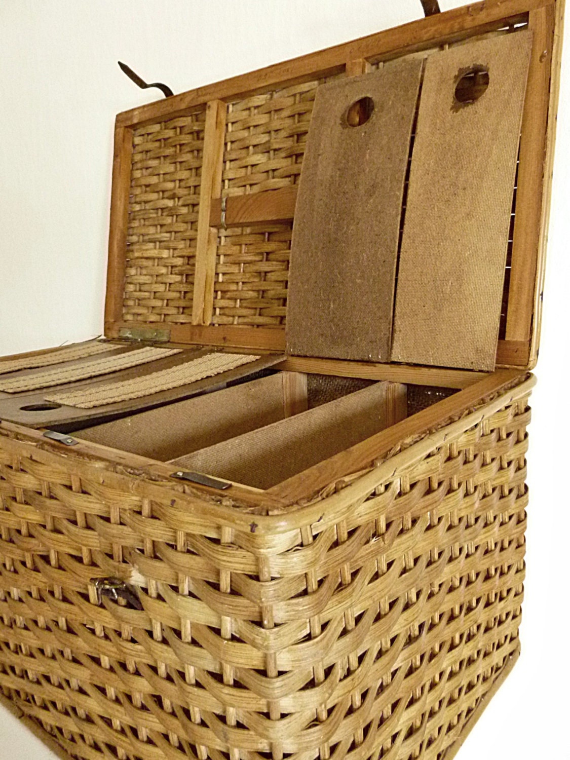 Big old pigeon wicker basket transport wicker basket for