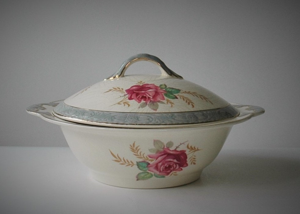 Barker Bros Ltd Royal Tudor Ware lidded tureen or serving bowl with