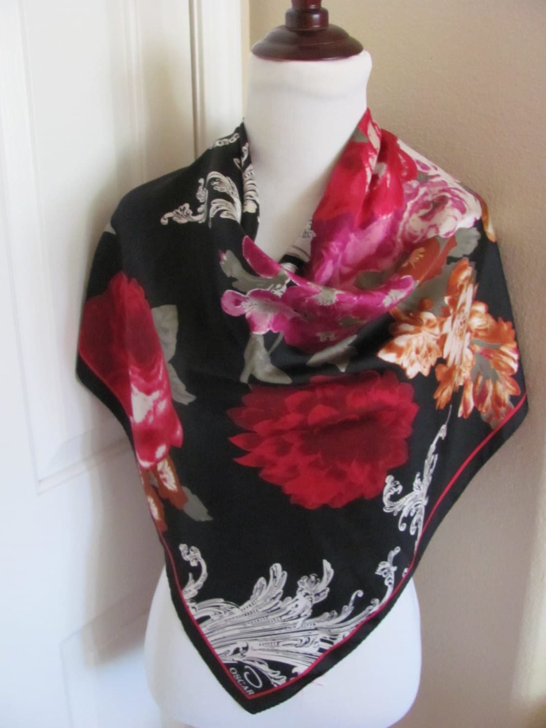 Oscar de la Renta Large Black Floral So Soft Silk Scarf – 35 x 35 ...