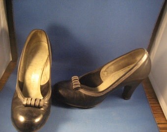 1940 Black Heels