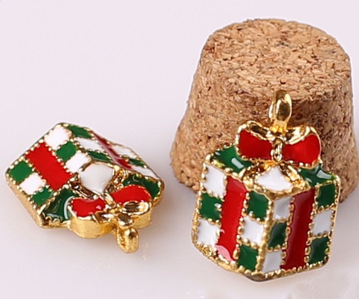 6pcsChristmas gift box charmXmas color enamel CharmALZ 2092 from