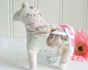 Dala horse, Dotty fabric horse ,Swedish floral pink dalahäst, dala hast