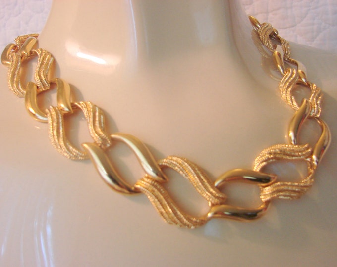 80s Vintage Napier Necklace / Designer Signed / Retro Modernist / Textured Gold Plate / Jewelry / Jewellery