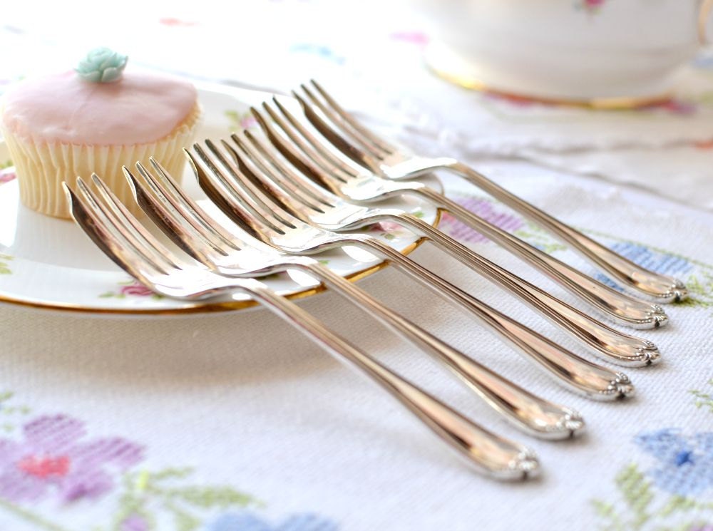 set-of-6-vintage-cake-pastry-forks-elegant-silver-plated-serving