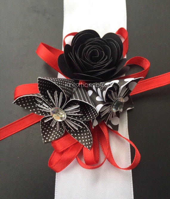PAPER FLOWER CORSAGE / wrist corsage / corsage / paper corsage
