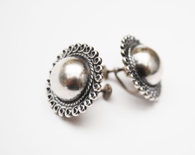 vintage Sterling Silver round Earrings screw back domed with twisted trim