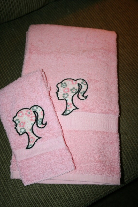 Barbie pink 2pc 1 Bath Towel 1 Coth Set