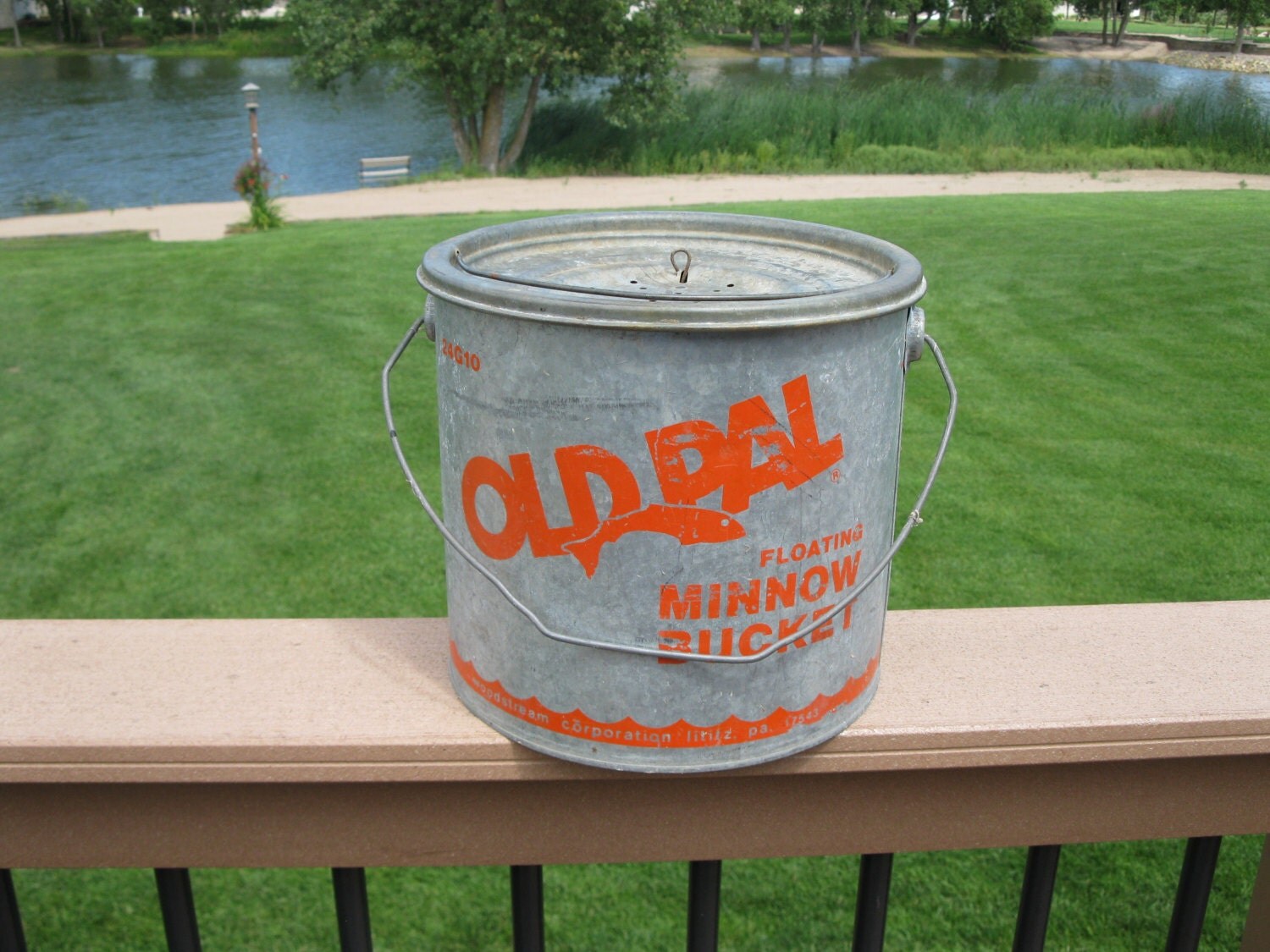 Vintage OLD PAL Metal Minnow Bucket with