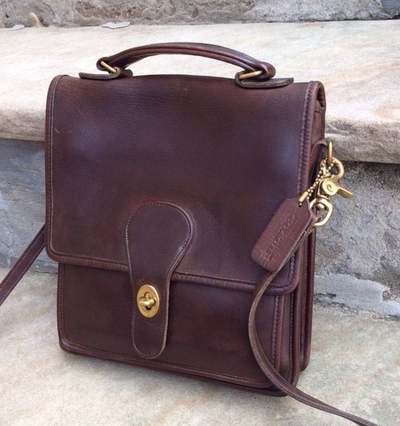 Vintage brown leather messenger crossbody Coach station bag