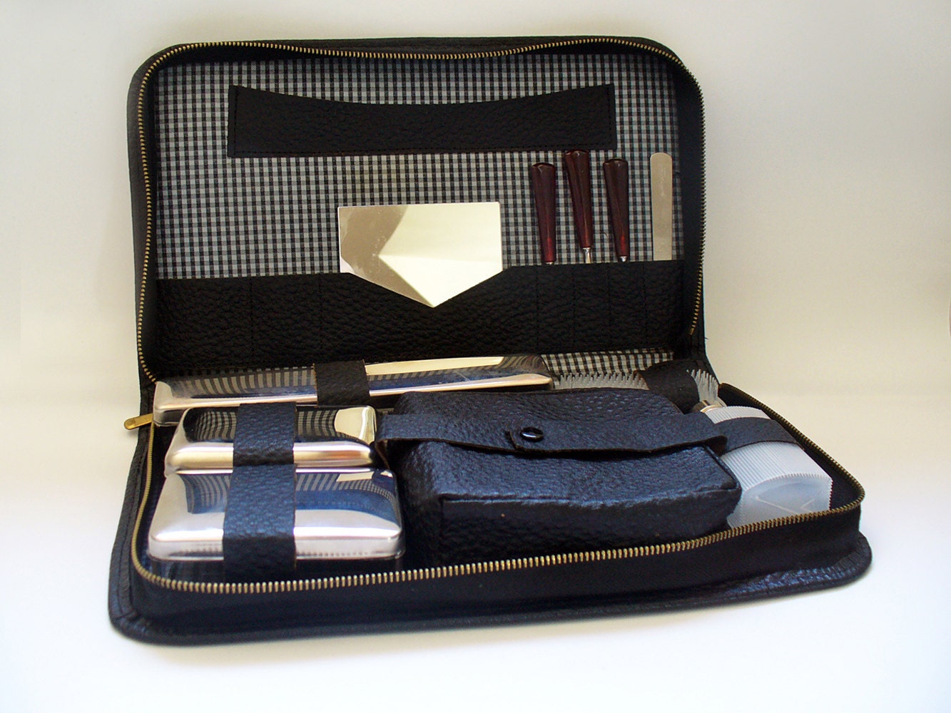 mens vanity case