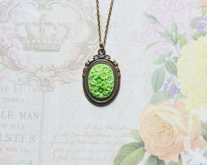 One day in the Garden // Pendant metal brass with cameo polymer clay // Retro, Vintage, Boho Chic // Flowers // Nature