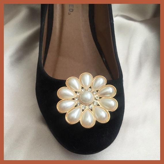 Items similar to Gold Faux Pearl Round Flower Shoe Clips Pair