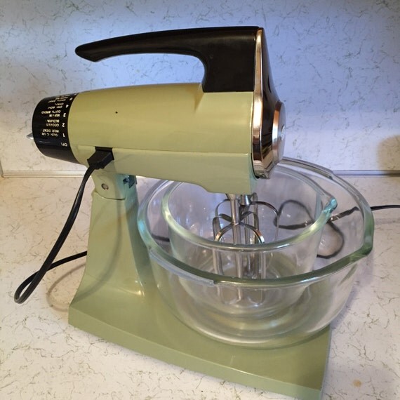 Vintage Green SunBeam Mixmaster 12 Speed Electric by TangerineFig