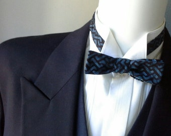 bowtie in cotton batik fabric, skinny style, self tie bow tie, freestyle - bow tie ships worldwide from Bagzetoile - gifts for men