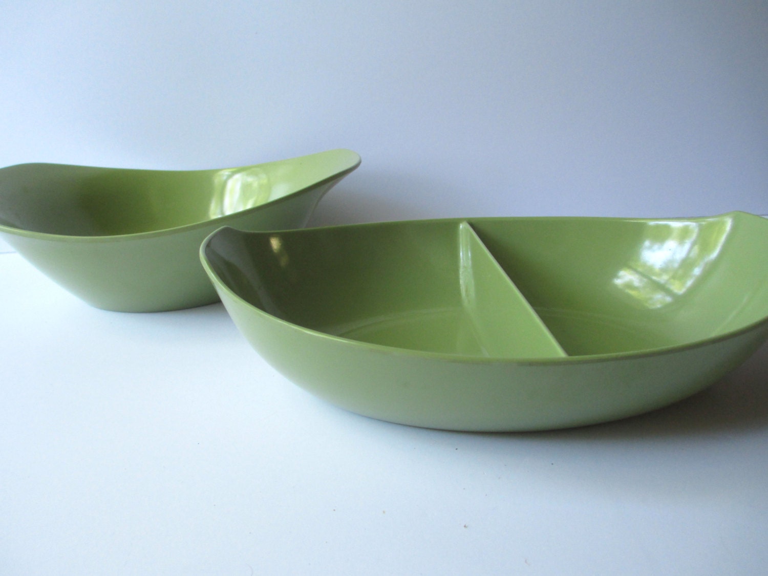 Retro Vintage Melamine Oneida Premier Avocado Green Serving Bowl Pair