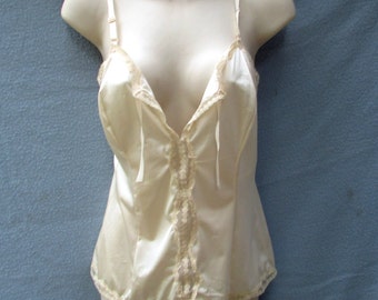 Wondermaid Cami vintage champagne nylon in size 32 small