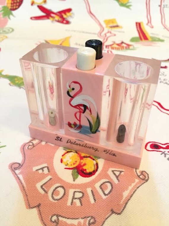 Vintage Florida souvenir salt and pepper shakers pink plastic
