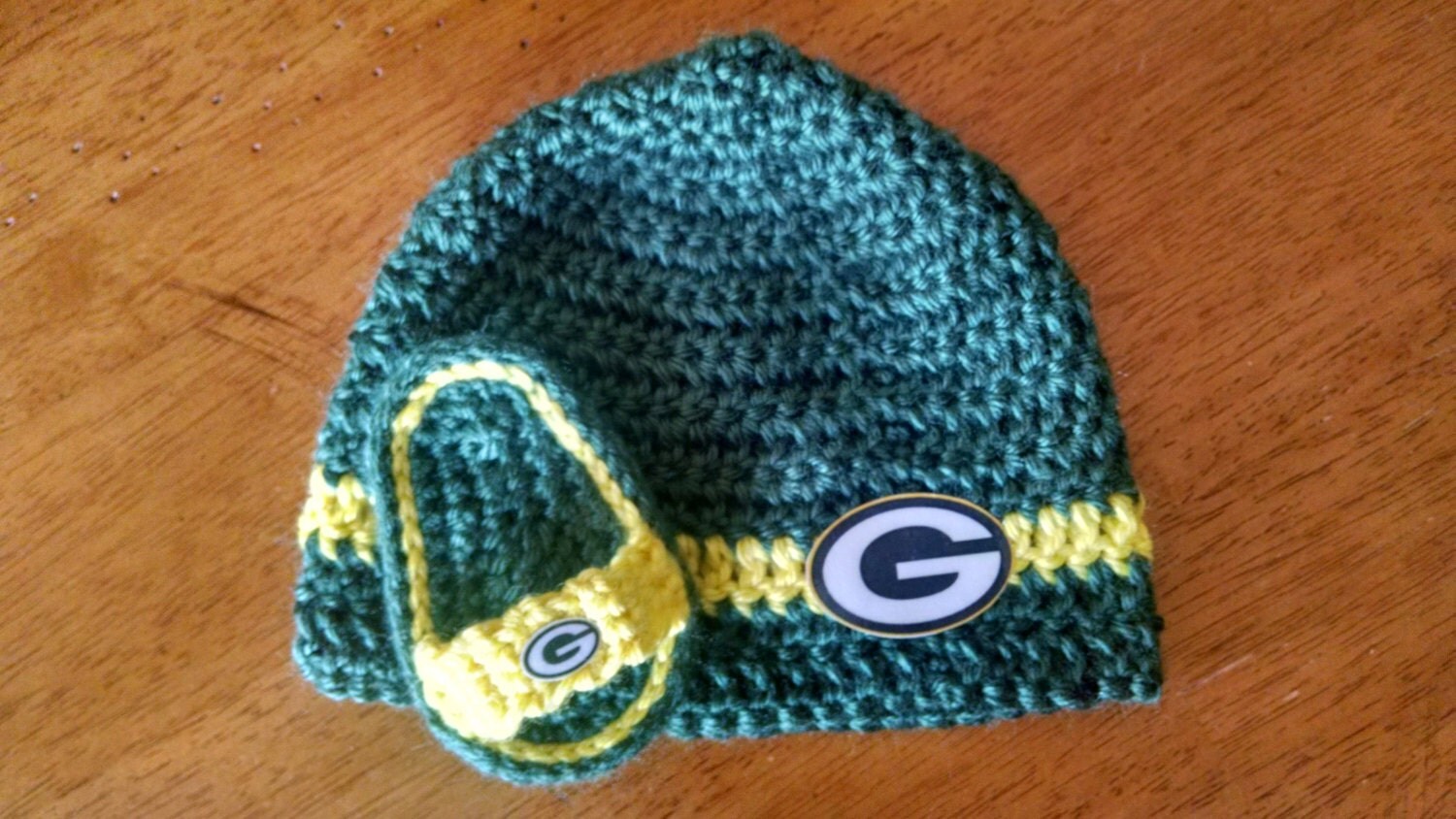 Crocheted Green Bay Packers Baby Hat/Flip Flop Set