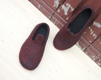 Ready to ship - US8.5 - EU39 - UK6 - Felted slippers for woman - with natural leather soles - wool slippers
