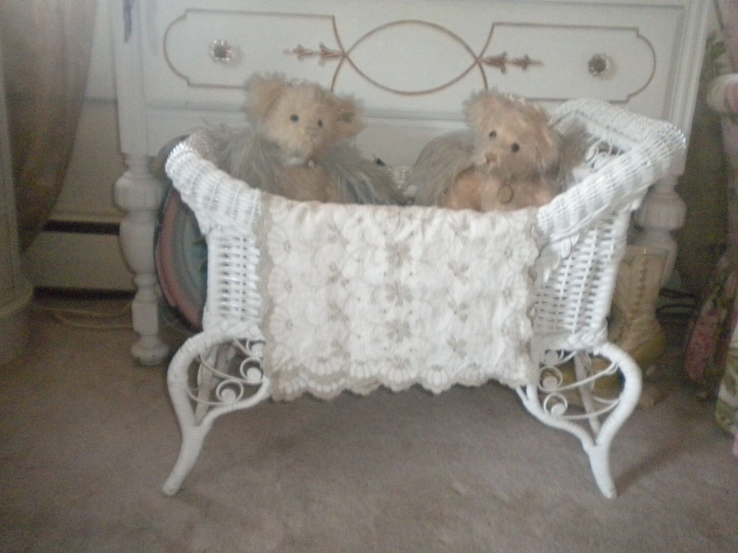 Simply Spectacular Vintage Ornate Wicker Unique White Victorian