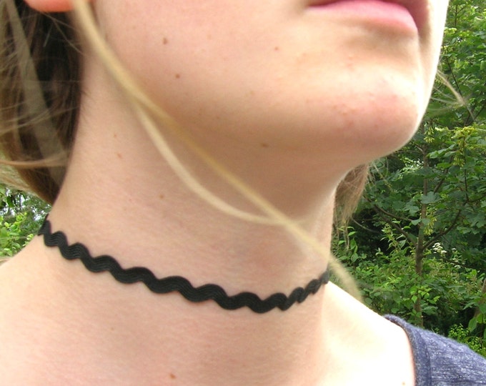 Wave tattoo choker necklace,black, zig zag, Ric Rac ribbon with a width of 5/16” Ribbon Choker Necklace (pick your neck size)