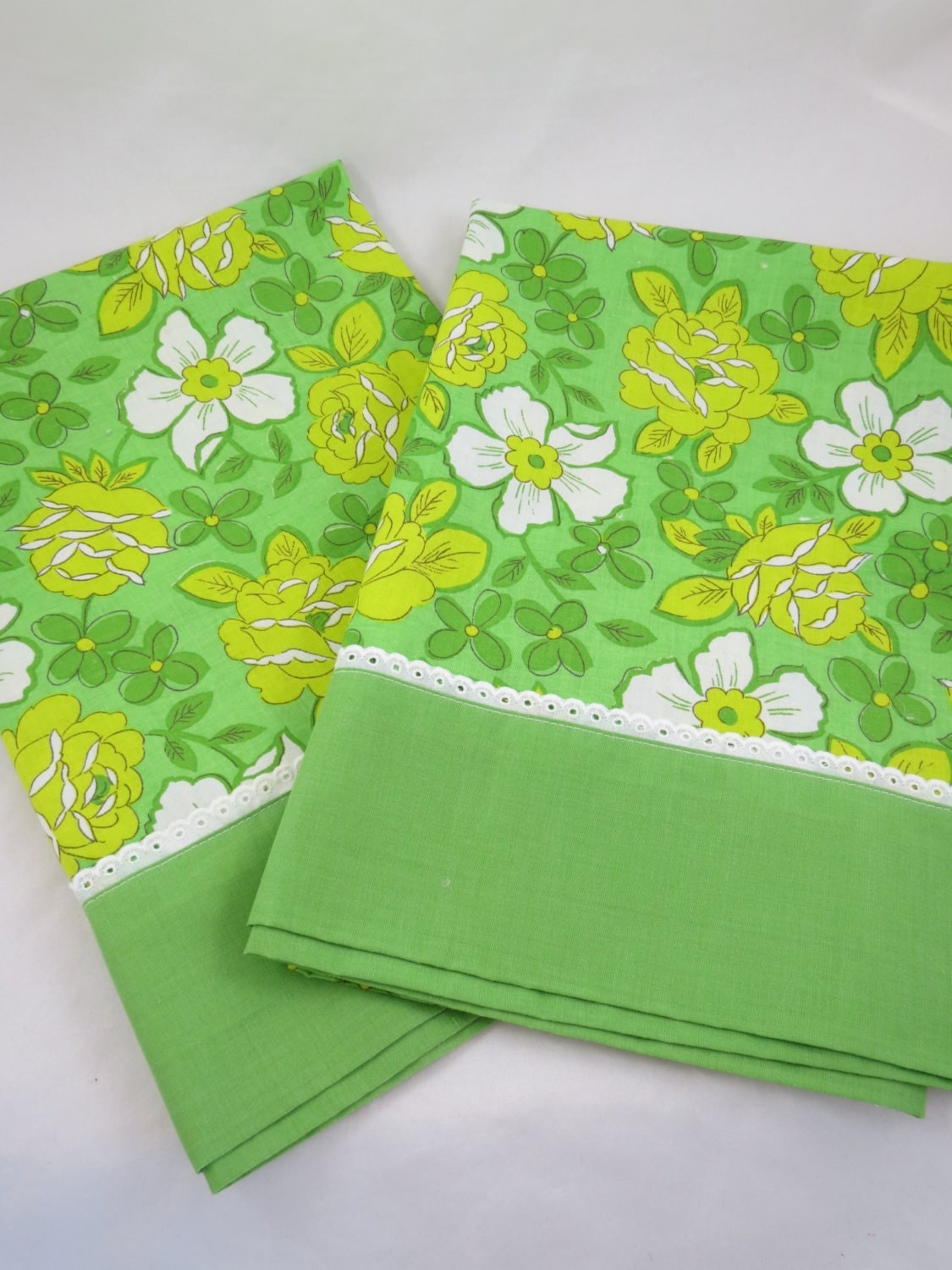 Vintage Floral Pillowcases 1970s Floral by VintageCocobytheLake