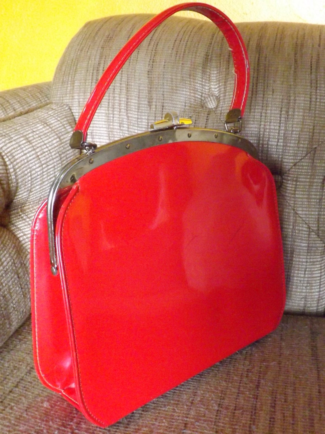 1960s Dubette red patent leather purse