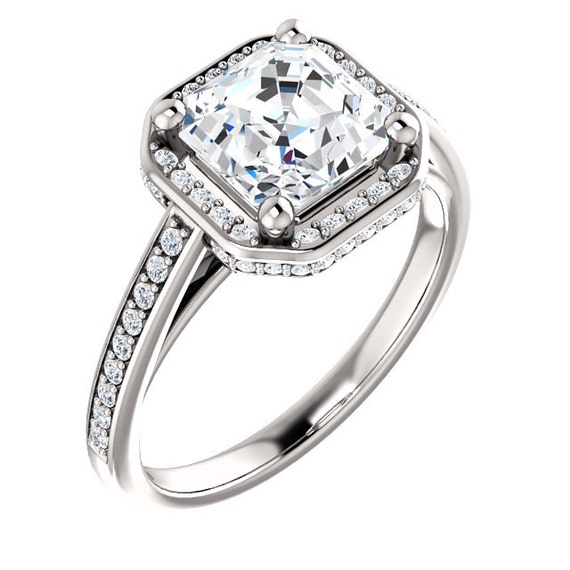 Halo VS1 Quality Engagement ring. 18K white gold. Amazing sale!