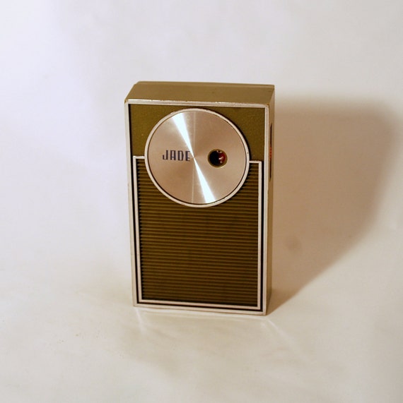 Vintage Jade Hand Held Transistor Radio model 1166-2 in