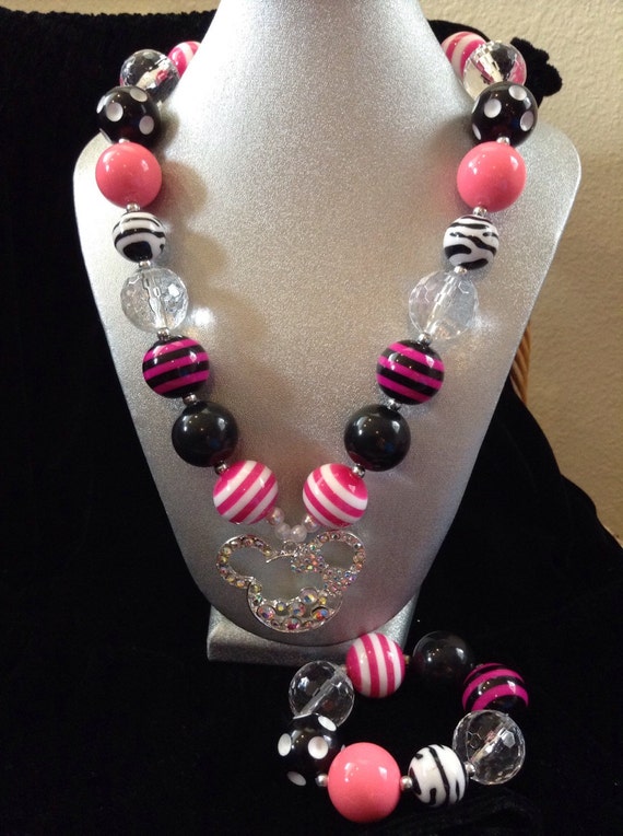 Items similar to Minnie Mouse inspired chunky necklace & bracelet set ...