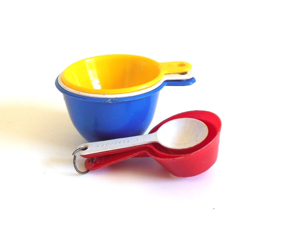 Plastic Measuring Cups Measuring Spoons Coffee by LaurasLastDitch