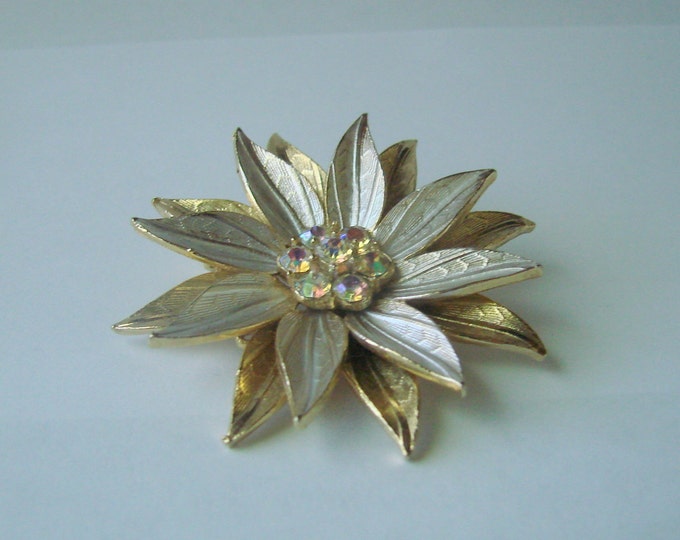 Aurora Borealis Rhinestone Floral Enamel Brooch / Chrysanthemum / 60s Vintage / Jewelry / Jewellery