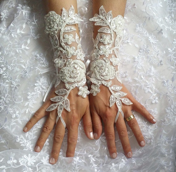 Grandeur luxury Wedding Gloves, Sparkles Stones, Lace Wedding Accessory, Bridal accessory, Fingerless Gloves, Ivory,