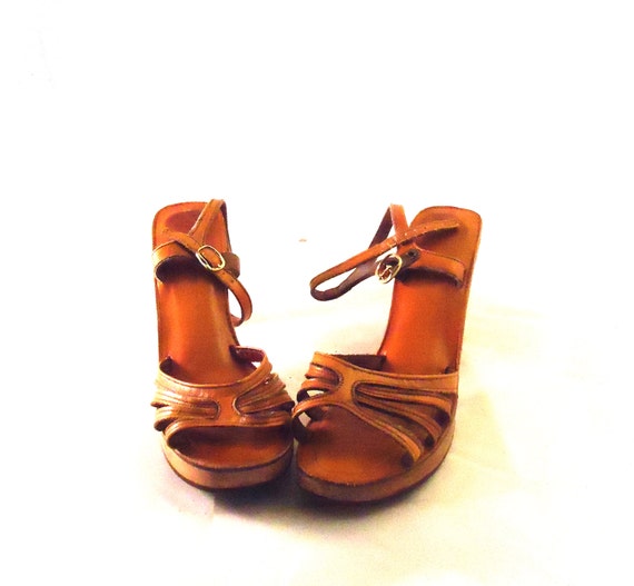 Boho 60s 70s Cognac Leather Wooden Sole Clog Heels by aintweswank
