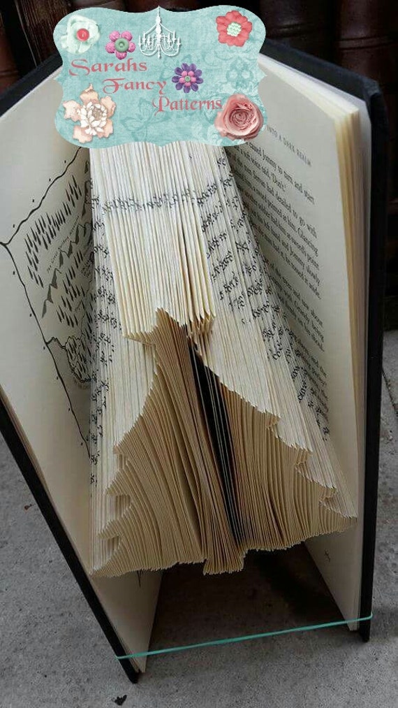 Christmas tree book folding pattern by sarahsfancypatterns