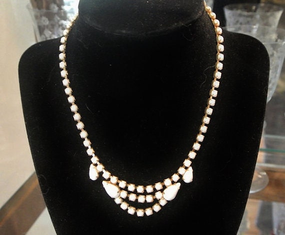 Milk Glass Necklace Bib Choker 1950s Mid Century Vintage White Glass Necklace Antique Art Deco Revival Necklace Wedding Bride Bridal Glam