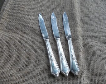 3 GORHAM Silver Plate Fruit Knives MONOGRAM M Silverplate Flatware SHELBURNE Knives Vintage Flatware Wedding Decorations Table Decor
