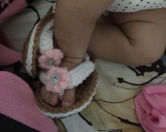 Crocheted baby flip flops/ crochet baby sandals/ baby shoes/ Little Flip Flops/NEWBORN Sweet Little Flip Flops with Flower (Ready to Ship)