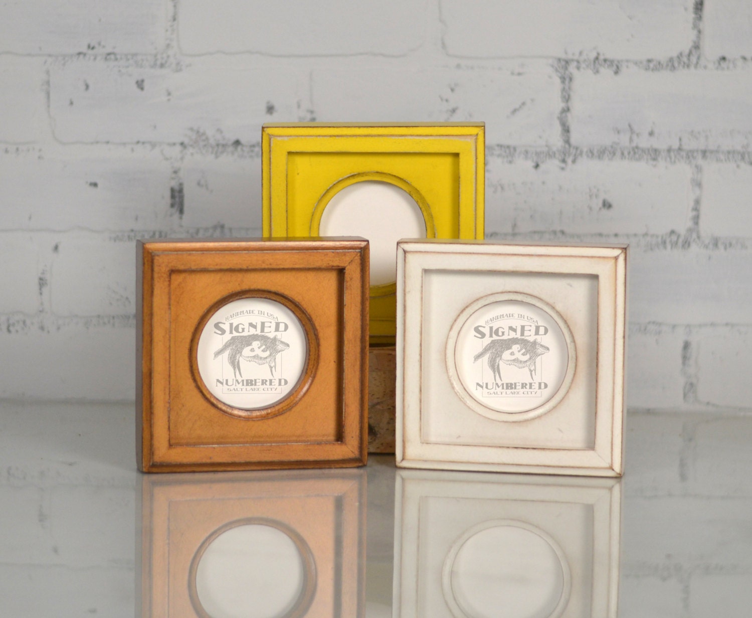 Download 3x3 Circle Opening Picture Frame with Outside Cove Build up