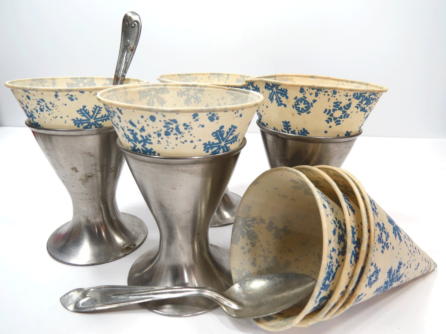 Download 4 Stainless Ice Cream Cup Holders PLUS 8 Paper Cups & 2 Metal Yellowimages Mockups