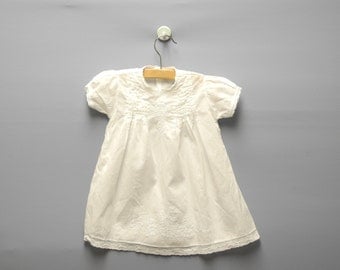 Vintage Baby Clothes, 1940's Handmade White Embroidered Lace Baby Girl Dress, Vintage Baby Dress, White Baby Dress, Size 6 Months