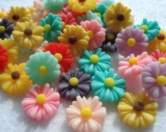 13mm Resin Daisy Cabochons, Pack of 25 Mixed Colours Flatback Embellishments, CAB02